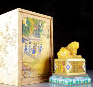 An Exquisite Tianhuang Stone Cover with Gold Lion Pattern Seal,with poem