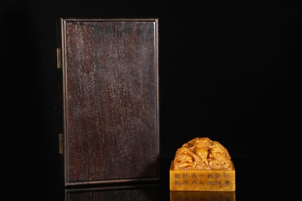 An Exquisite Tianhuang Stone Dragon Pattern Seal