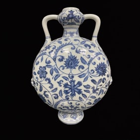 An Exquisite Blue and White Flower Pattern Double-Ears Vase