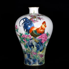 A Rare Enamel Flower and Rooster Pattern Vase,with Poem