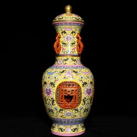 A Huge Enamel Gilt Bats and Peach Pattern Vase