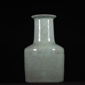 An Exquisite Guan yao Celadon Glazed Vase