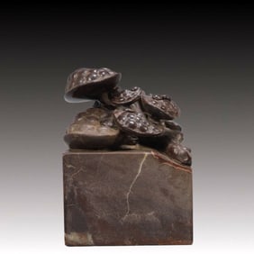 An Exquisite Shoushan Stone Ganoderma lucidum Pattern Seal