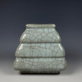 An Exquisite Guan yao Pot