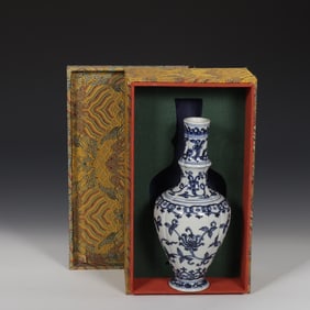 An Exquisite Blue and White Lotus Pattern Vase