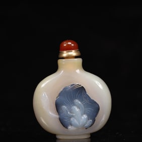 An Exquisite Agate Frog Pattern Snuff Bottle