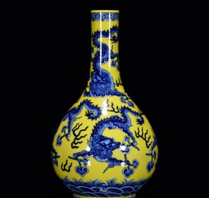An Exquisite Yellow Glazed Blue and White Dragon Pattern Vase