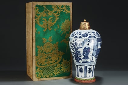 A Huge Blue and White Figure and Story Pattern Bottle