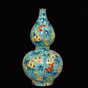 An Exquisite Famille-Rose Bats and Gourd Pattern Gourd Vase