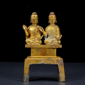 An Exquisite Gilt Bronze Statue