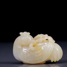 An Exquisite White Jade Chook and Ganoderma lucidum Ornament