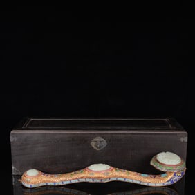 An Exquisite Gilt Bronze Inlaid White Jade Dragon Pattern Ruyi