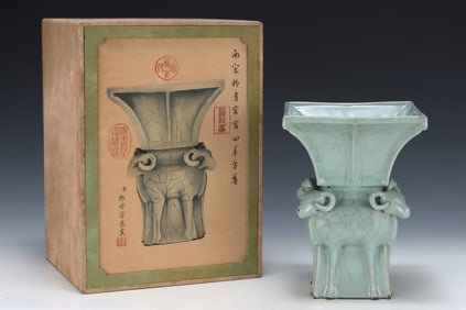 An Exquisite Guan yao Sheep Pattern Vase,with an Imperial Poem by Emperor Qianlong