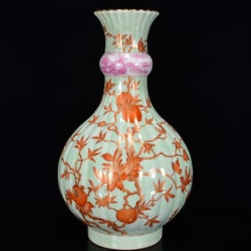 An Exquisite Green Glazed Iron-Red Painted Gold Melon and Fruit Pattern Vase