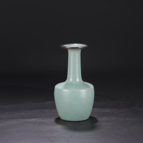 An Exquisite Ru yao Sky Blue Glazed Cover with Silver Vase,with an Imperial Poem by Emperor Qianlong