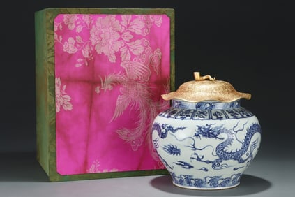 An Exquisite Blue and White Dragon Pattern Jar with Cover