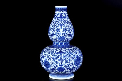 An Exquisite Blue and White Lotus Pattern Gourd-Shaped Vase