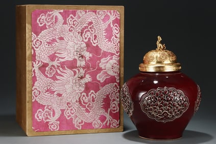 A Huge Ji Red Glazed Lotus Pattern Jar with Cover