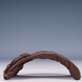 An Exquisite Eaglewood Leaves Pattern Bridge Ornament