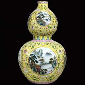 A Huge Yellow Ground Landscape Pattern Gourd Vase