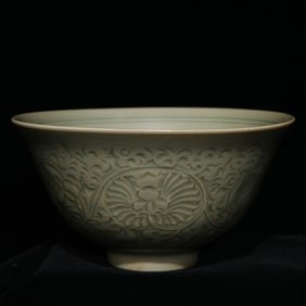 An Exquisite Yue yao Flower Pattern Bowl