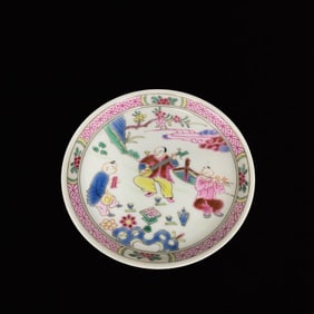 An Exquisite Famille-Rose Figure and Story Pattern Plate