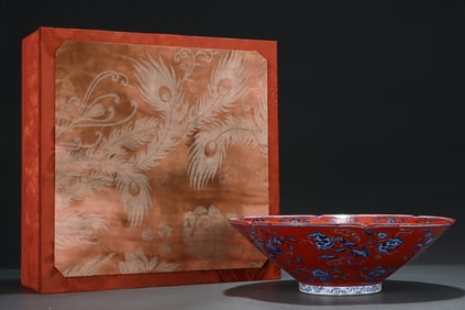 An Exquisite Blue and White Iron-Red Flower Pattern Bowl