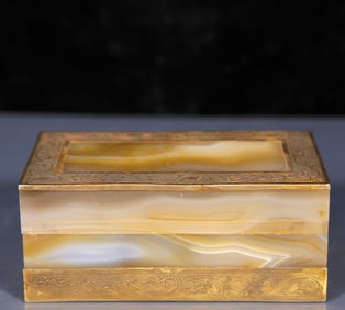 An Exquisite Agate Cover with Gold Box
