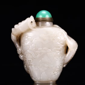 An Exquisite White Jade Auspicious Cloud and Dragon Pattern Snuff Bottle