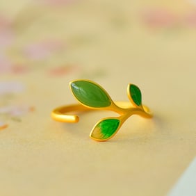 An Exquisite Sterling Silver-Gold Plated Inlaid Jasper Ring