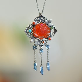 An Exquisite Sterling Silver Inlaid Agate Enamel Pendant