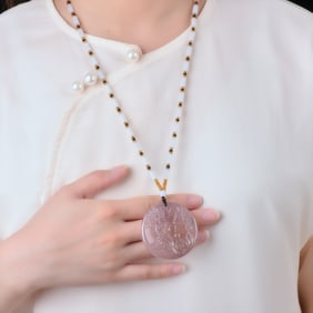 An Exquisite Jadeite Statue of Avalokitesvara Pendant