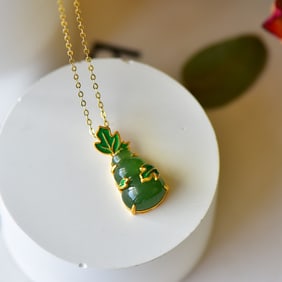 An Exquisite Sterling Silver-Gold Plated Inlaid Jasper Pendant