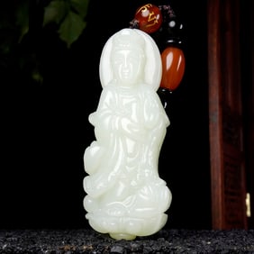 An Exquisite White Jade Statue of Avalokitesvara Pendant