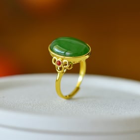 An Exquisite Sterling Silver-Gold Plated Inlaid Jasper Ring