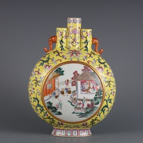 An Exquisite Yellow Ground Famille-Rose Painted Gold Lotus,Landscape and Figure Pattern