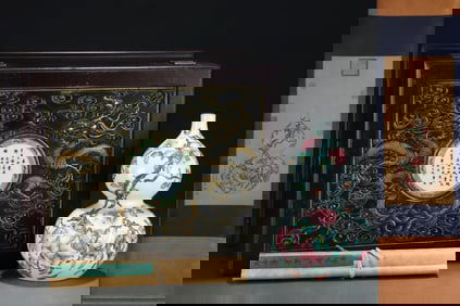 A Rare Famille-Rose Painted Gold Pomegranate Pattern Gourd-Shaped Vase,With Vertical Scroll Painting