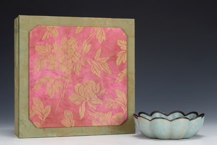 An Exquisite Ru yao Sky Blue Glazed Cover with Silver Lotus-Shaped Bowl,With an Imperial Poem by