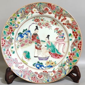 An Exquisite Famille-Rose Flower and Figure Pattern Plate