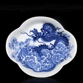 An Exquisite Blue and White Seawater and Dragon Pattern Plate