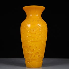 An Exquisite Glass Dragon Pattern Vase