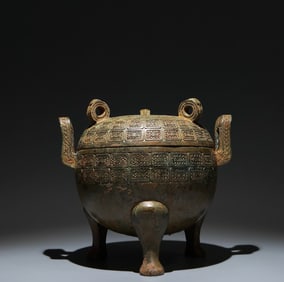 An Archaic Bronze Double-Ears and Tripod Food Vessel,With Inscription