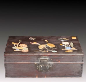 An Exquisite Eaglewood Flower and Bird Pattern Box