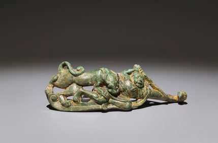 An Archaic Bronze Figure Tiger Hook