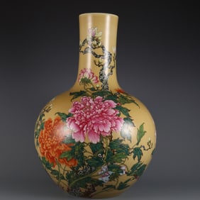 A Huge Yellow Glazed Famille-Rose Peony Pattern Vase