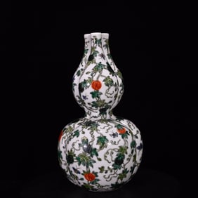A Rare Wucai Pumpkin Pattern Gourd-Shaped Vase