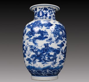 A Fabulous Blue And White 'Dragon& Auspicious Cloud' Vase