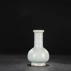 An Exquisite Guan yao Celadon Glazed Vase