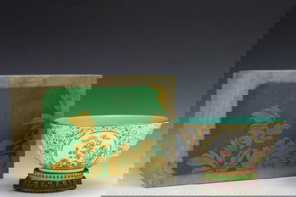 An Exquisite Yellow Ground Famille-Rose Painted Gold Flower Pattern Bowl