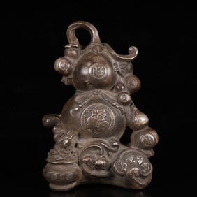 An Exquisite Silver Fu-Character Pattern Gourd-Shaped Ornament